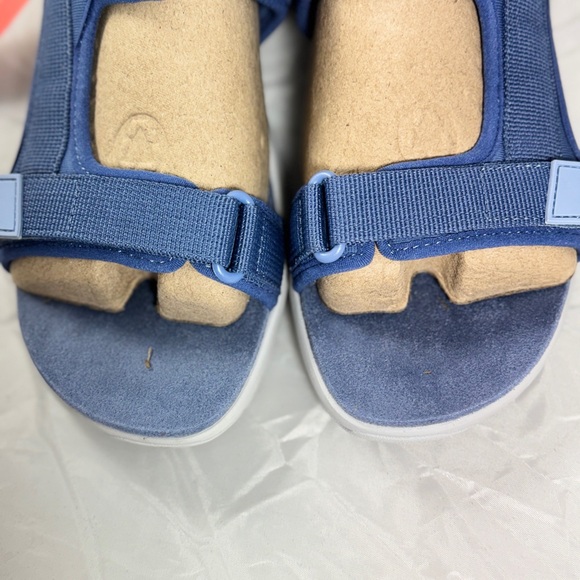 NWT Easy Spirit 7.5 W Medium Blue 420 Sandals - Picture 2 of 5